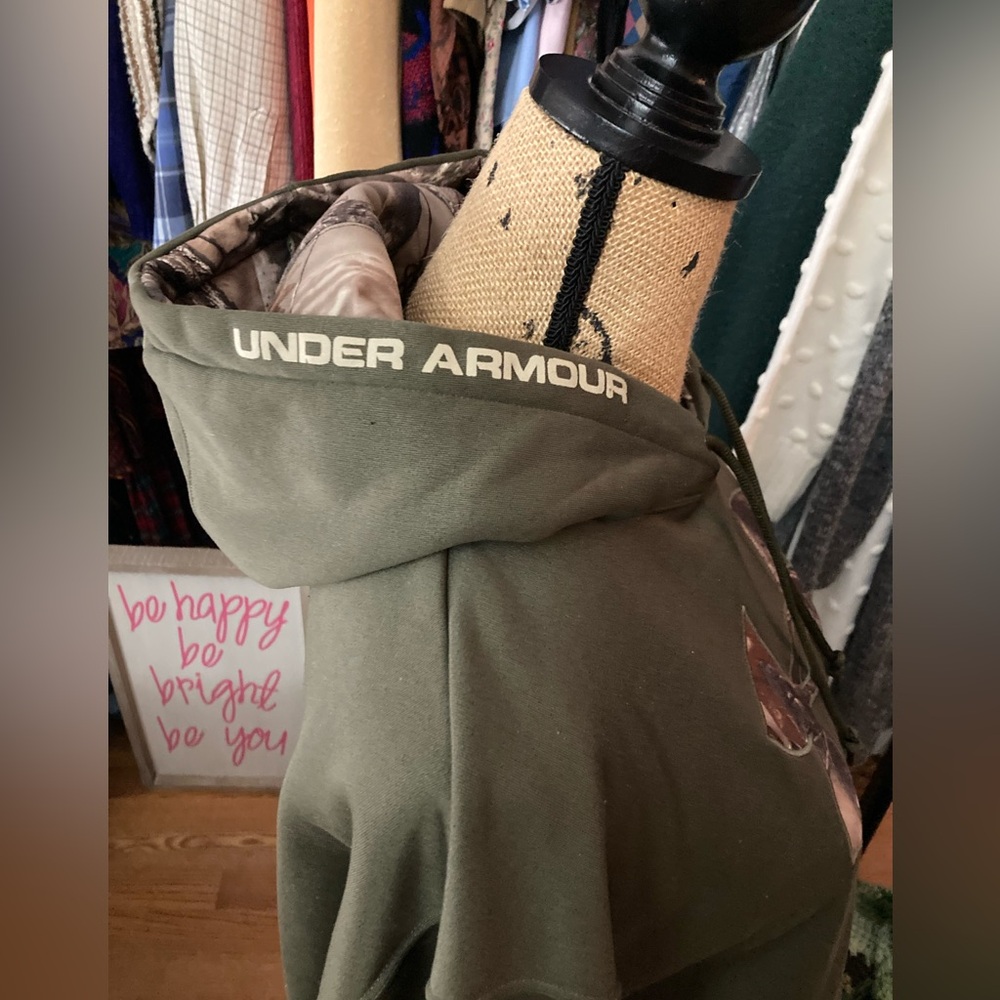 Under Armour men’s hunter green/camo hooded sweatshirt, size medium - Picture 3 of 5
